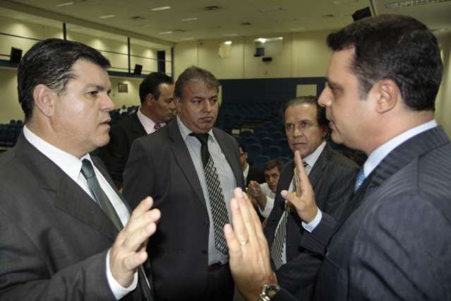 Evang&eacute;licos n&atilde;o est&atilde;o acostumados com democracia, diz Paulo Pedra