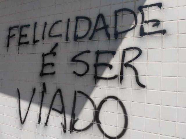 &ldquo;Felicidade &eacute; ser viado&rdquo;: picha&ccedil;&atilde;o leva jovem de 21 &agrave; pris&atilde;o no interior