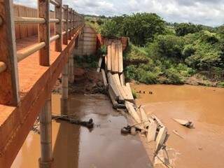 Ponte que desabou sobre o rio Santo Antônio havia sido inaugurada em 2012. (Foto: MPMS/Divulgação)