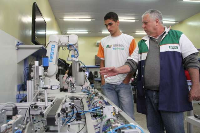 Funcion&aacute;rios e fornecedores recebem capacita&ccedil;&atilde;o para atender ind&uacute;strias 