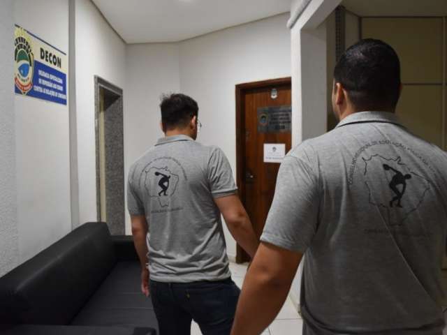 Com diploma da UFMS falso, homem &eacute; preso por dar aulas de Educa&ccedil;&atilde;o F&iacute;sica no MT