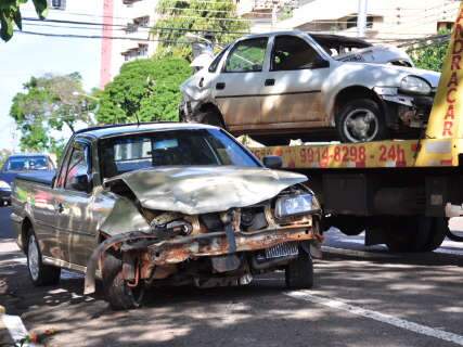  Colisão entre dois carros na Antônio Maria Coelho deixa um ferido