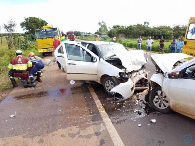 Colis&atilde;o frontal na BR-163 deixa tr&ecirc;s feridos, um deles em estado grave 