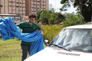 Igor levou o carro que seu pai ganhou no sorteio do &quot;IPTU dá Prêmios&quot; (Foto: Cleber Gellio)