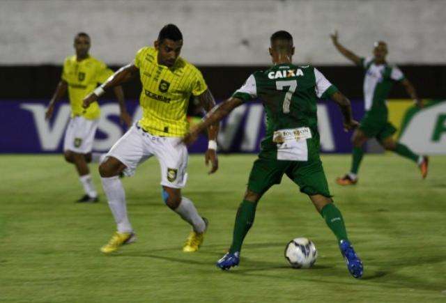 Com altera&ccedil;&otilde;es, Cene encara Coritiba em m&aacute; fase e com novo t&eacute;cnico
