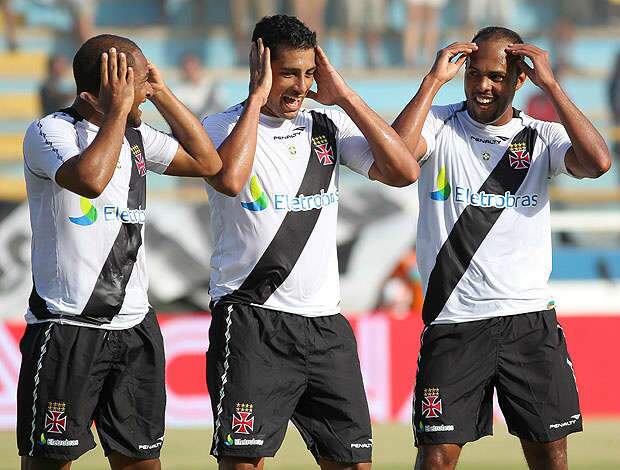  Vasco mant&eacute;m boa fase e vence Americano por 2 a 0 pelo Carioca