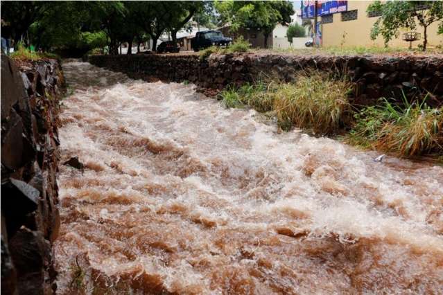 Chuvas acima da m&eacute;dia causam alagamentos e transtornos em MS 