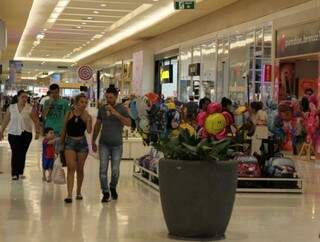 Shopping Norte Sul Plaza; como nos demais complexos, há clientes de todas as idades (Foto: João Paulo Gonçalves)
