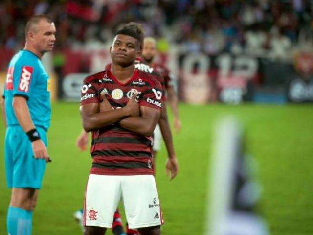 Lincoln marca no final e garante vit&oacute;ria de 1 a 0 do Flamengo sobre o Botafogo