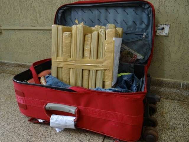 Moradora da Capital &eacute; presa na BR-463 com 15 quilos de maconha na mala