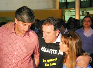 Dagoberto Nogueira ao lado de Giroto e da primeira-dama de Campo Grande, Antonieta Trad, no dia do registro de candidatura. (Foto: Rodrigo Pazinato)