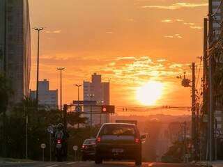 Início da manhã na Avenida Afonso Pena. (Foto: Henrique Kawaminami)