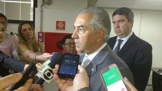 Após encontro com deputados, o governador Reinaldo Azambuja garantiu que as emendas serão pagas (Foto: Leonardo Rocha)