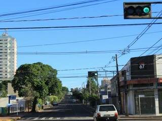 Domingo em Campo Grande amanheceu com céu azul de brigadeiro (Foto: Marina Pacheco) 