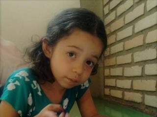 Vitória, de 6 anos, é portadora da Síndrome de Dravet. (Foto: Reprodução/Facebook)