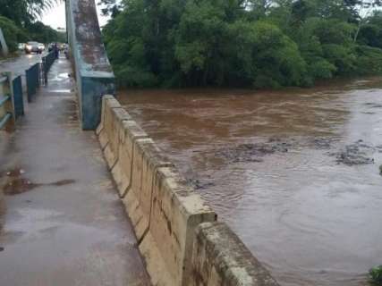 Mesmo sem chuva forte, clima em Miranda é de alerta para cheia do rio 