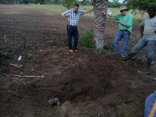 Corpo do pecuarista foi encontrado enterrado em chácara na zona rural de Camapuã. (Foto: Divulgação)