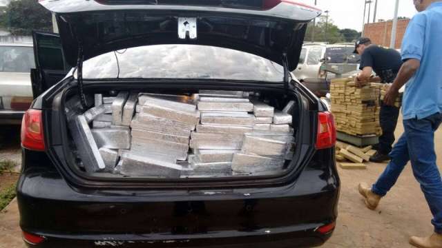 DOF apreende mais de 3 toneladas de maconha em seis carros 