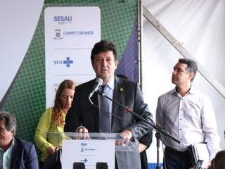 Ministro Luiz Henrique Mandetta durante lançamento de programa na Capital (Foto: Henrique Kawaminami)