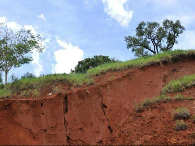 Justi&ccedil;a obriga prefeitura a acabar com eros&atilde;o no c&oacute;rrego S&oacute;ter 