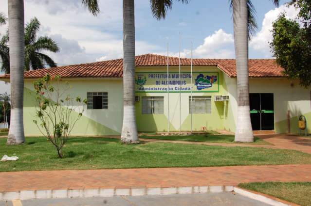  Favores, nepotismo e amea&ccedil;as marcam duelo pol&iacute;tico em Alcin&oacute;polis