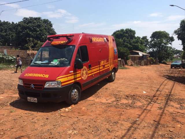Ap&oacute;s briga, jovem &eacute; esfaqueada e ferida a golpes de marreta 