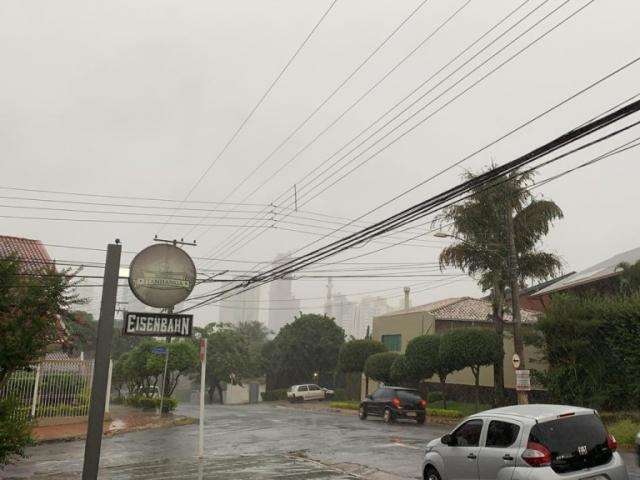 Chuva &ldquo;tranquila&rdquo; encerra tarde de sexta-feira e ameniza calor