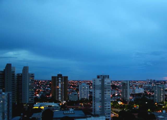 Ter&ccedil;a-feira amanhece com chuva e previs&atilde;o &eacute; de instabilidade com temporais em MS