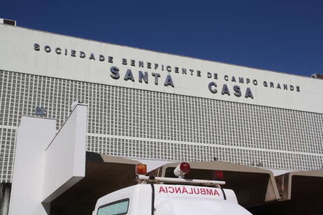 Gestante d&aacute; a luz a crian&ccedil;a dentro de banheiro da Santa Casa