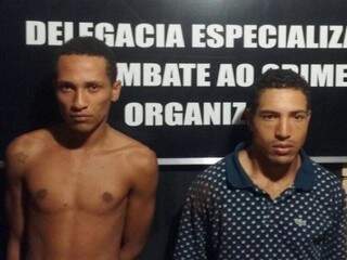 &#039;Piloto&#039; e &#039;Foguinho&#039; (da esquerda para a direita) após serem capturados e indiciados pela polícia (Foto: Divulgação/Polícia Civil) 