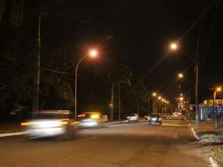 Manutenção de postes e lâmpadas que iluminam as ruas da cidade é feita pela prefeitura (Foto: Alcides Neto)