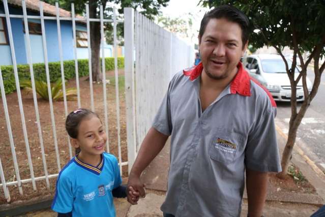 Aulas come&ccedil;am e expectativa de estudantes &eacute; receber kits e uniformes