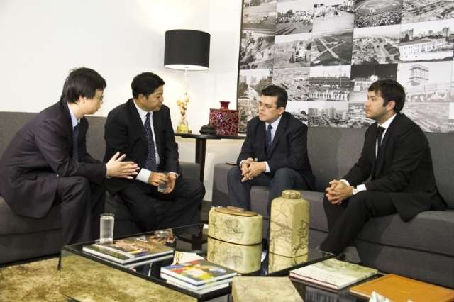 Olarte se encontra com empres&aacute;rios chineses de olho em novas ind&uacute;strias