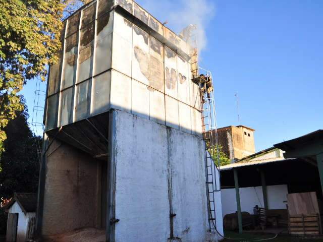  Inc&ecirc;ndio destr&oacute;i material em f&aacute;brica de compensados