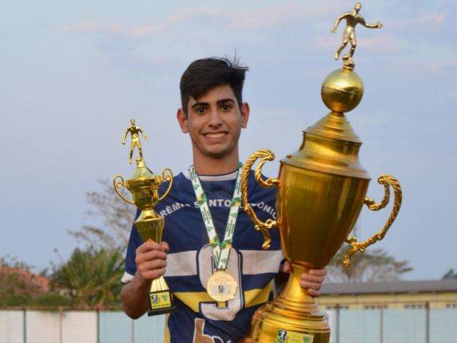 Aos 17 anos, artilheiro do Estadual agora veste a camisa do Gr&ecirc;mio