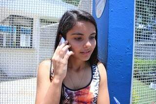 Gesilene Kerly, 16, conta que perdeu o RG no caminho para a prova (Foto: Marina Pacheco)
