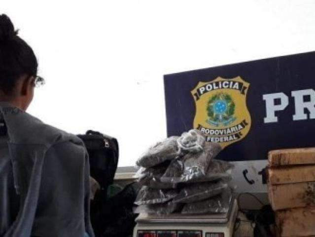 Adolescente de 15 anos &eacute; apreendida com drogas enquanto pedia carona na BR-163