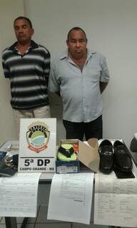 Da esquerda para direita, João Batista de Araújo e Laercio Pereira da Rosa presos, hoje (29), em uma agência bancária. (Foto: Divulgação/Polícia Civil)
