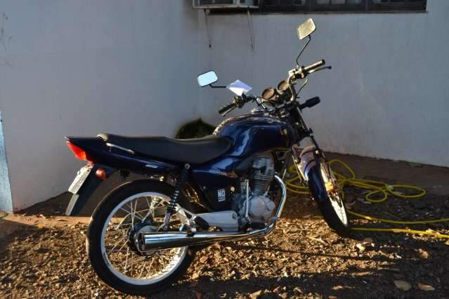 Adolescentes roubam moto com arma de brinquedo e s&atilde;o apreendidos horas depois