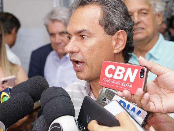 Prefeito volta a falar de reajuste t&eacute;cnico e diz que n&atilde;o vai comentar amea&ccedil;as
