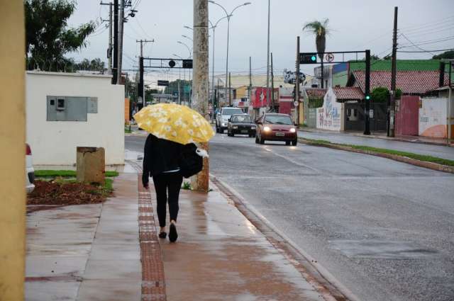 Com 7 mil&iacute;metros de chuva, Capital j&aacute; tem pontos de alagamentos