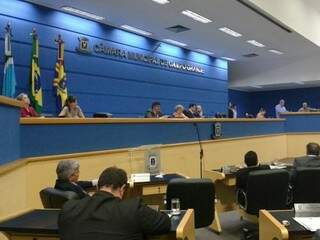 Os parlamentares aprovaram o projeto em uma sessão marcada pela presença de servidores municipais (Foto: Richelieu de Carlo)
