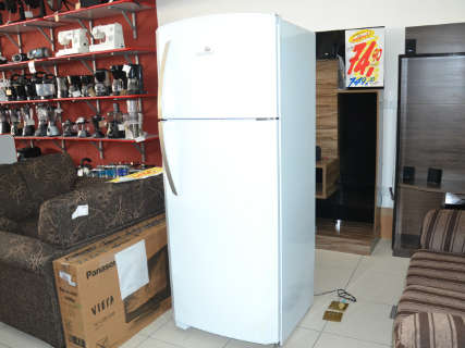  “Chance de troca é de 90%", diz loja a cliente que pôs geladeira na rua