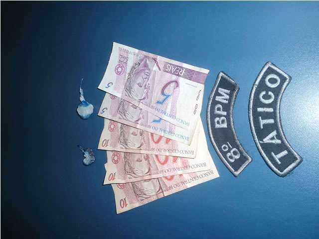  Adolescentes s&atilde;o flagrados com droga e notas falsas