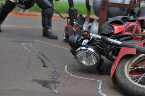  Motociclista fica ferido ap&oacute;s ser atingido por Uno na Presidente Vargas