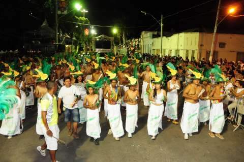 Prefeito cogita mudar lugar de desfile de escolas de samba em Corumbá