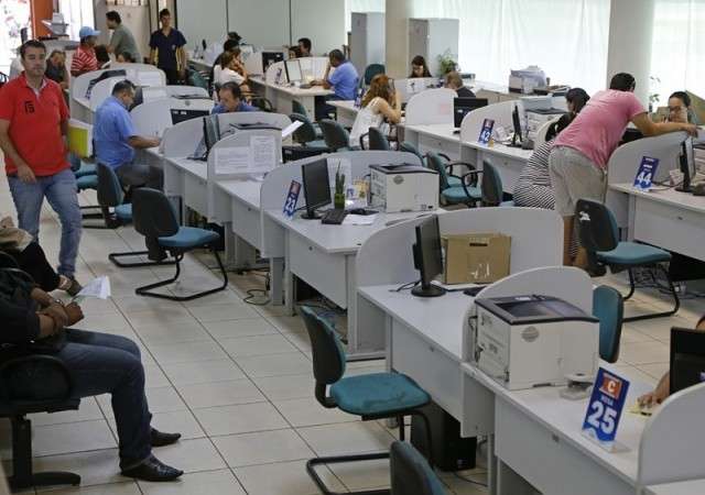 Prefeitura ter&aacute; de cortar R$ 5,5 milh&otilde;es da folha para se adequar &agrave; LRF 