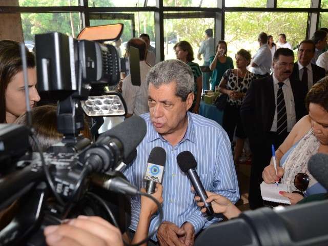 D&eacute;cimo-terceiro sai na sexta-feira antes do Natal, afirma governador