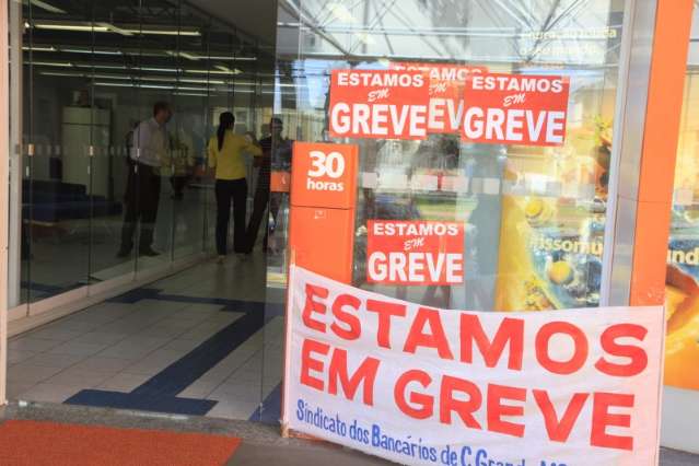 Banc&aacute;rios radicalizam greve e &ldquo;pane&rdquo; pode atingir caixas eletr&ocirc;nicos