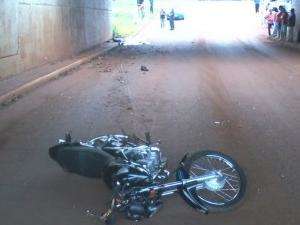 Jovem de 21 anos morre depois de bater moto em parede de t&uacute;nel 